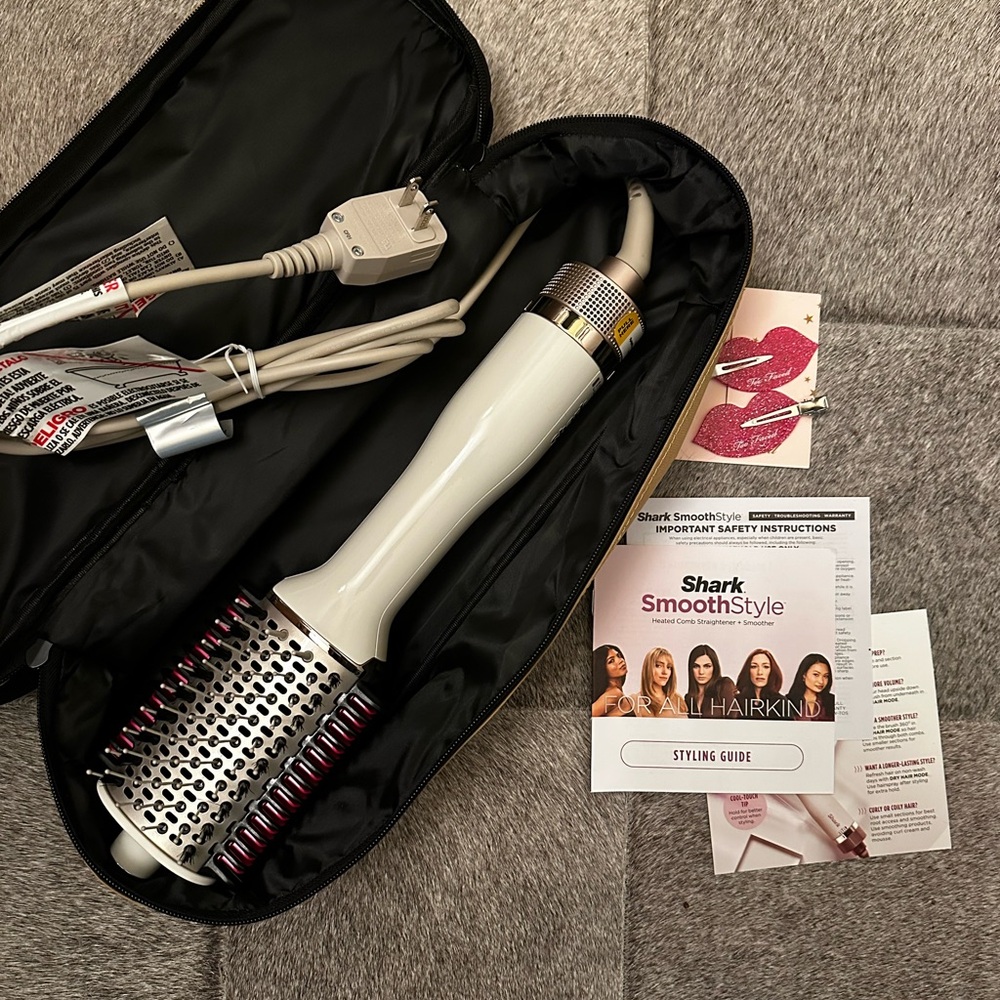 NEW! Shark SmoothStyle Heated Comb + Blow Dryer Brush